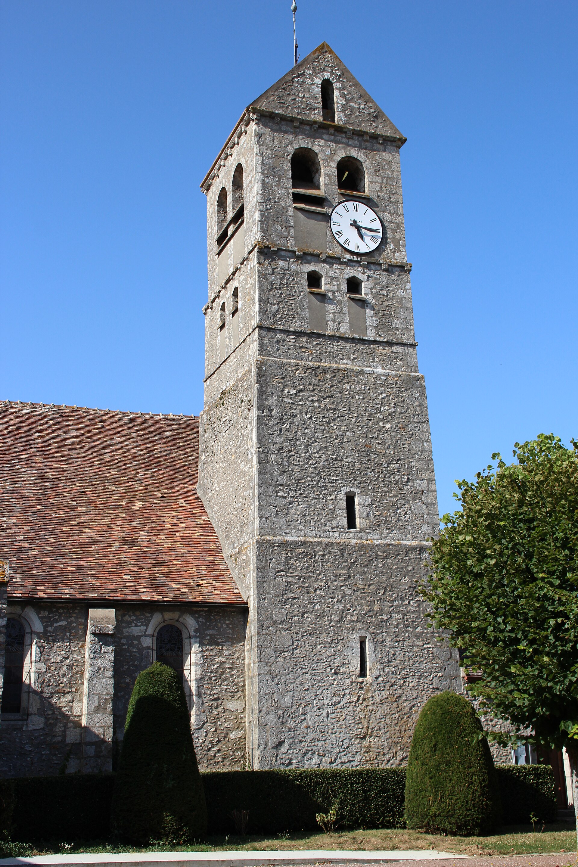 Le clocher de l’église Saint-Pierre